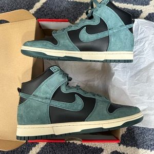 Men’s Nike Dunk Hi Retro PRM. Size 9.5